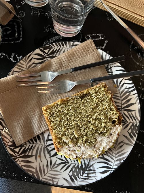 Lemon Pistazienkuchen 💚   at KAVA Coffee Roasters in Traunstein