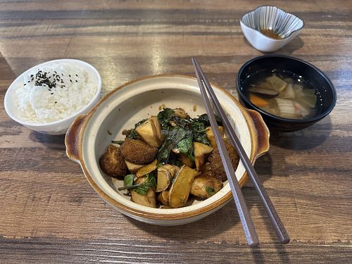 三杯雙菇 three cup mushroom (the portion looks small in the photo but I left completely satisfied )  at Cháo - 巢食蔬 in New Taipei City