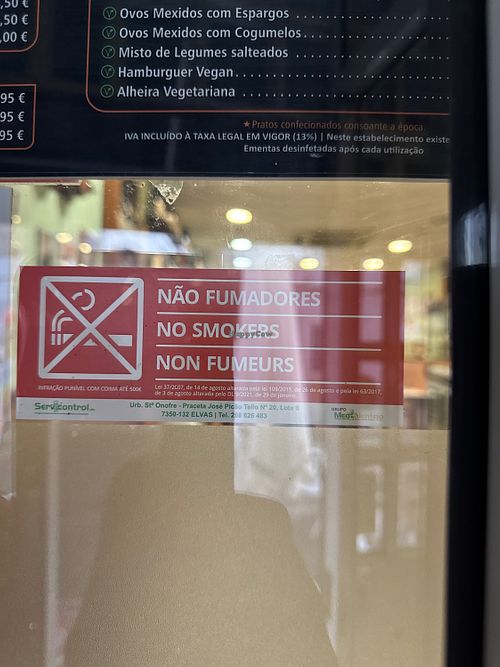 Vegan burger and vegetarian alheira  at O Chico in Açores