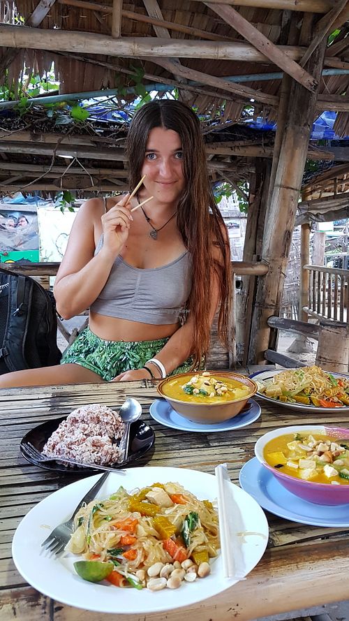 delicious and cheap thai food, good portions and brown rice at Mama Pooh's Kitchen in Koh Phangan
