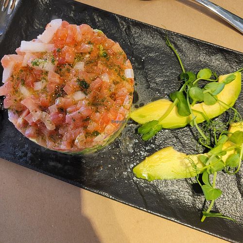 Starter with tomato and avocado at El Pòsit de La Pineda in Catalunya