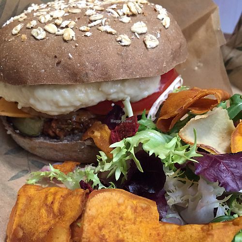 vegan burger at Bubita Bar in Barcelona