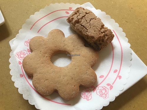 Lemon frolla and chocolate cantucci at Veganda in Padua