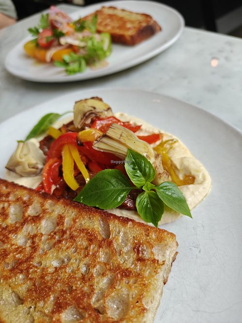  at Belly's Bistro in Wien