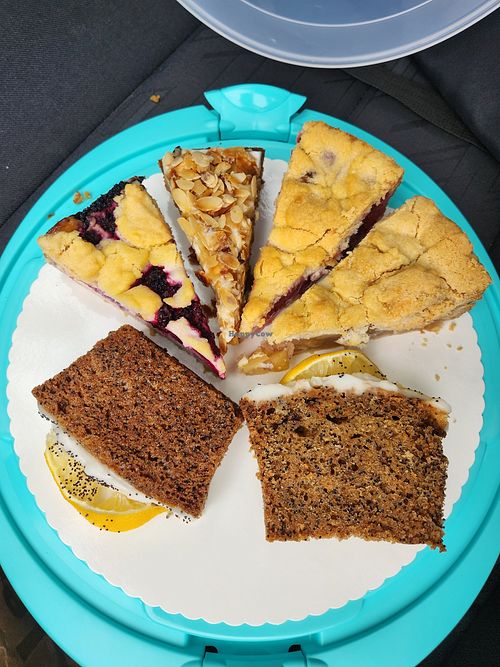 Verschiedene vegane Kuchen at Café Mamio in Niedersachsen