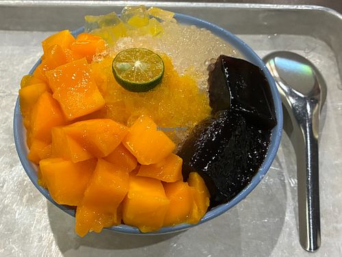 Mango shaved ice with grass jelly at Ron Museum 榕美樹館  in Taipei