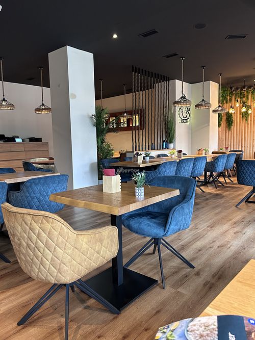   at The 2nd Wife in Dusseldorf