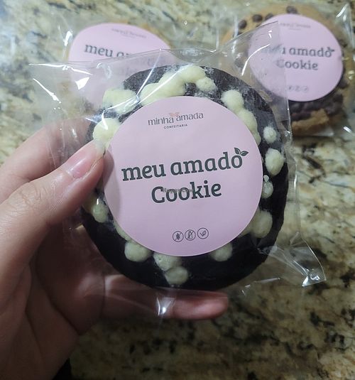 cookie de cacau com gotas de chocolate branco at Minha Amada Confeitaria in Sorocaba