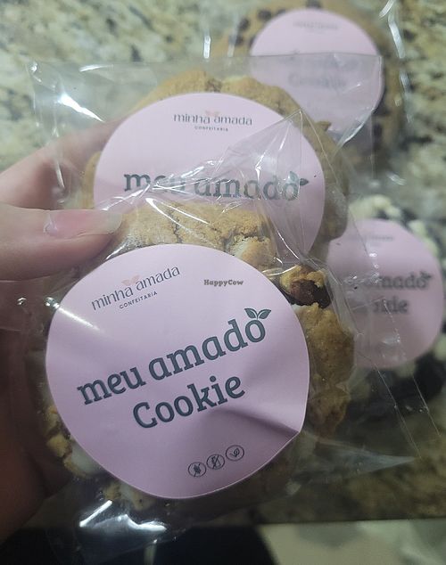 cookie de pistache com chocolate branco e de gotas de chocolate at Minha Amada Confeitaria in Sorocaba