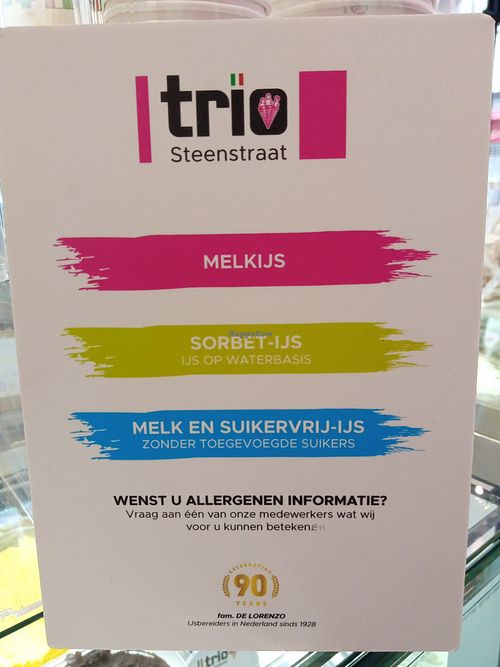 clear labels in different colours at Trio IJssalon in Gelderland