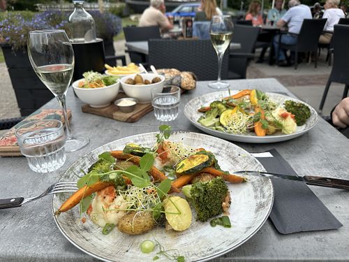 Groenteschotel, waarbij lokale groenten zeer smakelijk en op diverse wijze zijn bereid.  at Brasserie Veendiep in Groningen