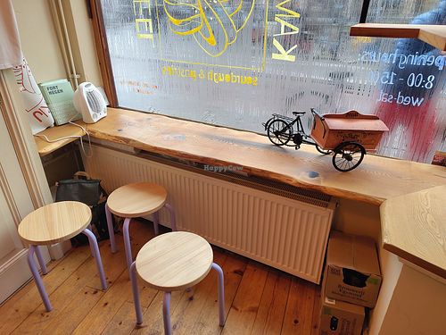 Indoor sitting area at Bakkerij Kameel in Utrecht