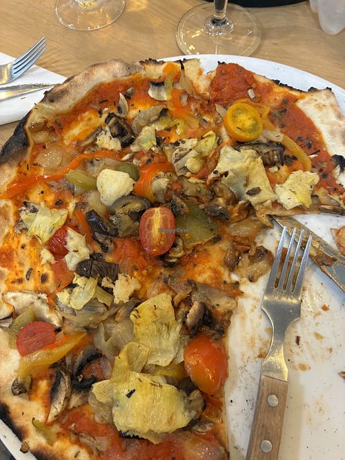 Pizza with seasonal vegetables   at Restaurant Il Donka Millo La teste in Nouvelle-aquitaine