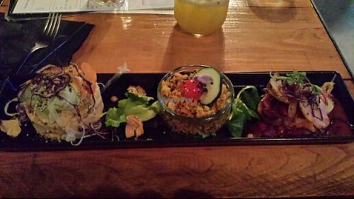 Combovegan: un tris di antipasti stuzzicanti. Particolare l'hummus di ceci. at Soda in Alba