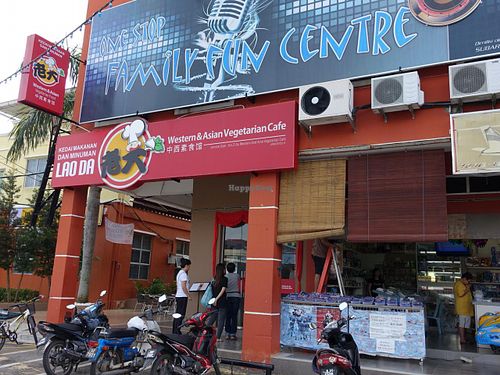 restaurant exterior at Kak Lynn's Kitchen in Tangkak