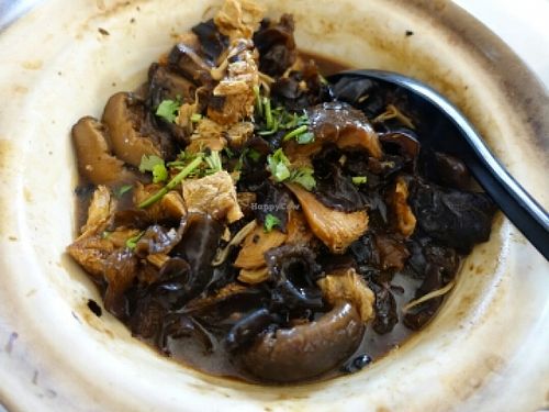 Braised mixed mushroom 猴头菇, 香菇,金针菇 at Kak Lynn's Kitchen in Tangkak