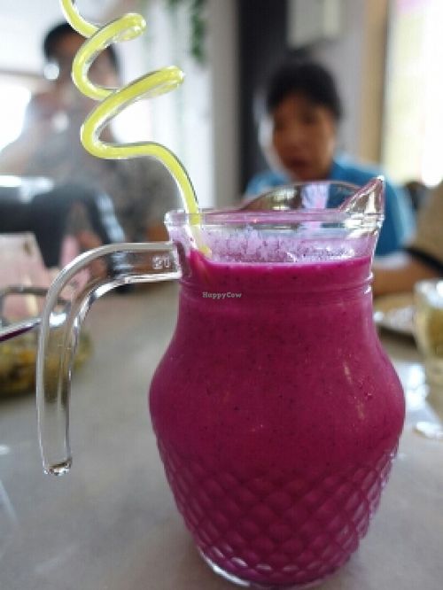 dragon fruit drink at Kak Lynn's Kitchen in Tangkak