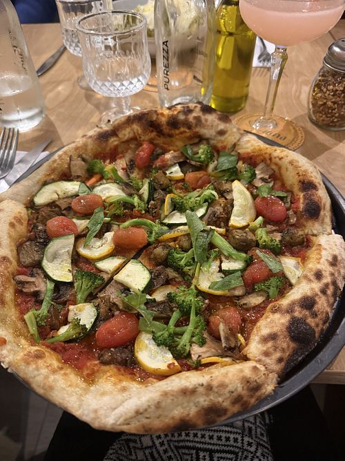 Pizza primavera with no cheese  at Stellina in Cundinamarca