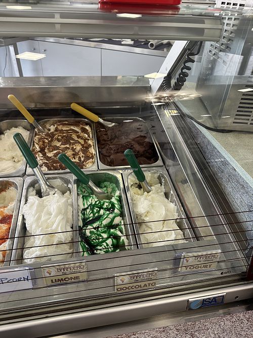 Vegan dark chocolate flavor  at Bar Gelateria baradero in Toscana