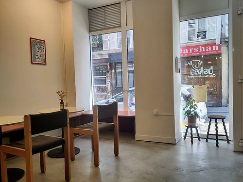 Eat-in space at Bakea in Paris