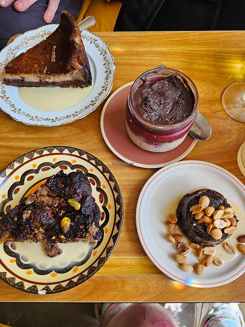 Les 3 desserts de gauche sont vegan at Madame Monsieur Bonjour in Morlaix