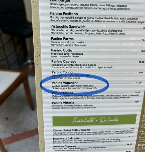 Clearly labeled vegan  at Capricci in Campania