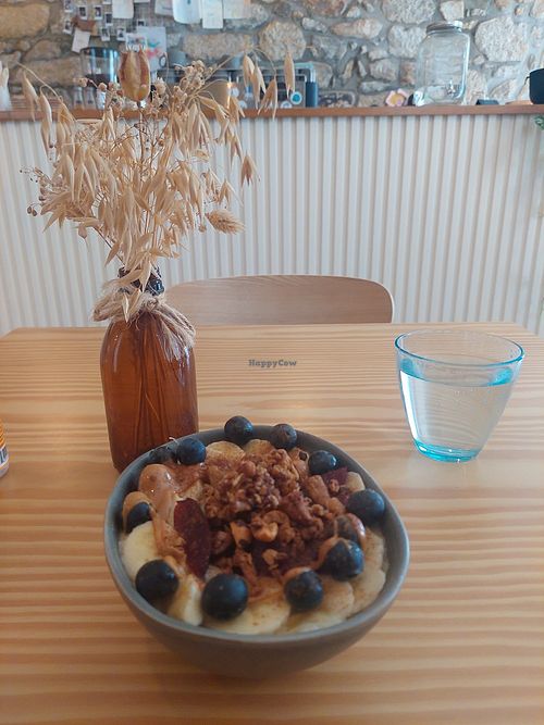 Oatporridge with fruits at Cardume Café - Specialty Coffee, Brunch & Lunch in Braga