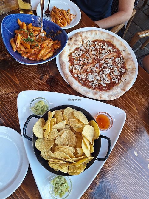 Chips and dips, pene arabiata, pizza marinara with mushrooms at Pinzgauer Diele - Pizzeria - Disco - Apres Ski
Pinzgauer Diele- PIZZERIA-DISCO-Apres SKI in Salzburg