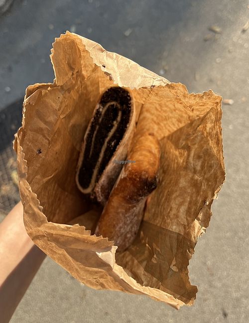 Dolce con semi di papavero e dolce con mele  at Pekara Panis in Splitsko-dalmatinska županija