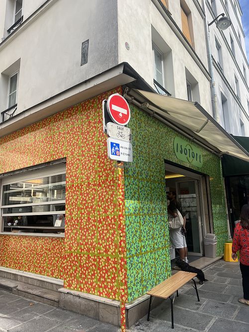 Cute exterior  at Isotope in île-de-france