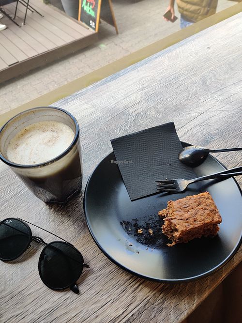 Extremely good chai latte with oat milk and very delicious banana bread. at Roots Café in Frankfurt