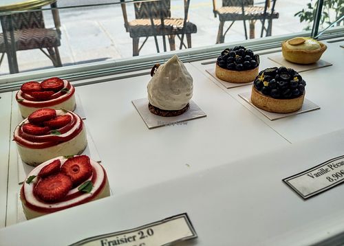 Pâtisseries at Les Artizans Coffee and Flower in Paris