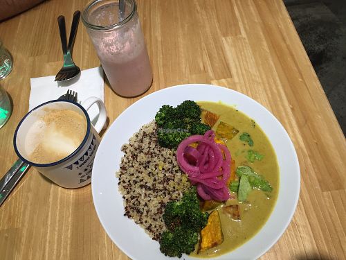 Coconut lemongrass tempeh curry with quinoa, latte, and pink dream smoothie  at Ooh Cha Cha - Zhongzheng District in Taipei