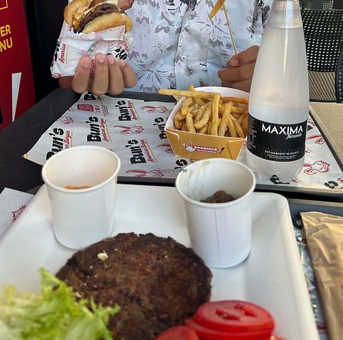 beyond burger al piatto   at Bun’s American Burger in Puglia