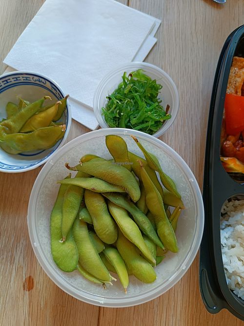 Edamame and seaweed at Fresh Asian Fusion Helsfyr in Oslo