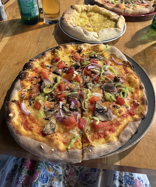 Veggie pizza and vegan garlic pizza  at Pizza Sul Posto in Moraitika