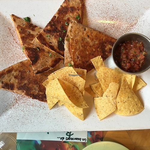 Quesadilla avec fromage végane at Bonnys Vegetarian and Organic Cuisine in Montreal