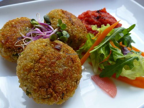 quinoa burguers at Baratza Kafea in Pamplona