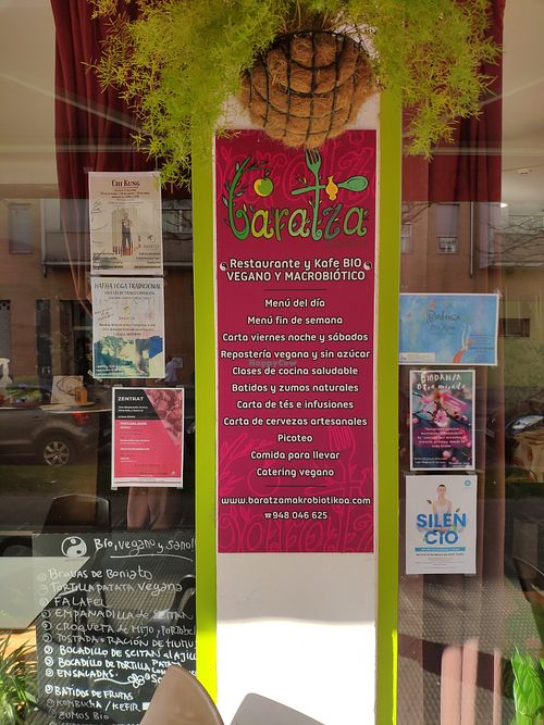 Window at Baratza Kafea in Pamplona