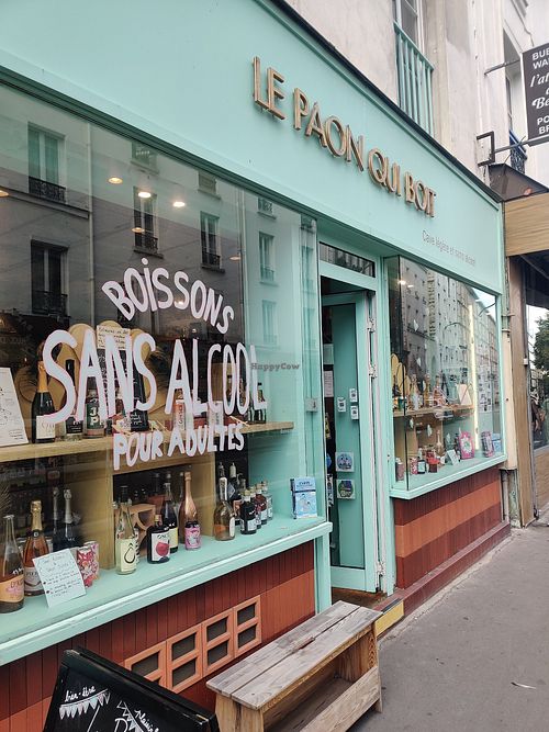 Outside at Le Paon Qui Boit - Buttes-Chaumont in île-de-france