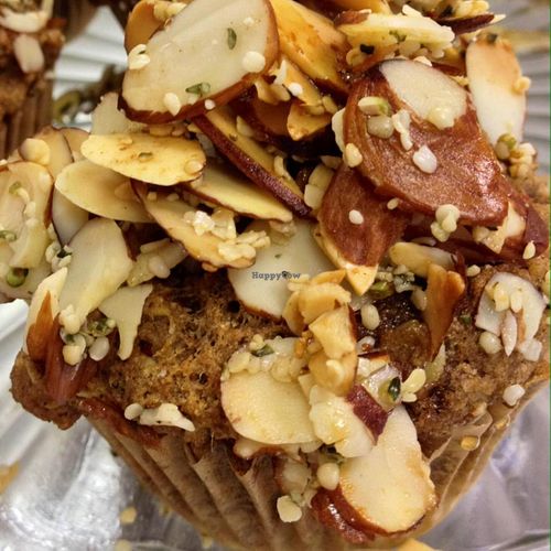 Ground hemp seed and hemp hearts with vegan chocolate chips and goji berries topped with slivered almonds. Only organic grade B maple syrup and organic sprouted whole grains are added to Iss' Magic Mix for all of their muffins at Iss' Magic Mixes Oatmeal Cafe in Mesa