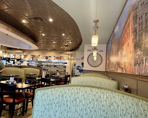 Seating  at Sal's Italian Ristorante in Port St Lucie