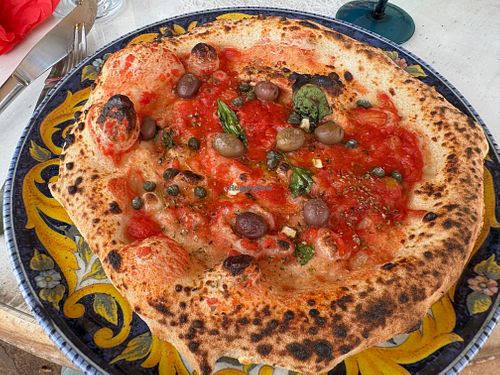 Vegan pizza at 7 Sensi pizzeria Napoletana in Canarias