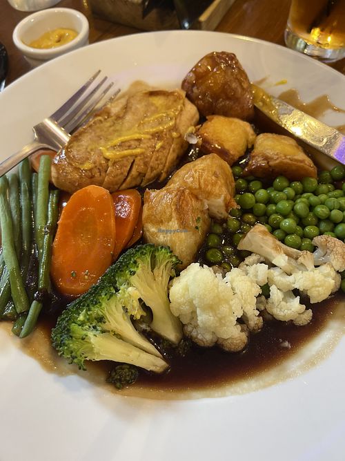vegan chicken, roast dinner and gravy   at Nineteen.57 in Barmouth