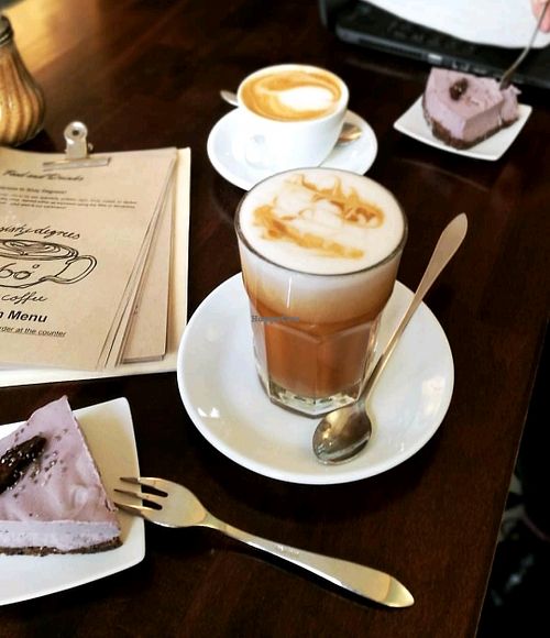 yummi coffee and vegan raw cakes at Sixty Degrees in Berlin