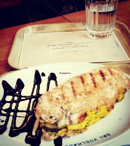 Mohnbrötchen mir Kichererbsenaufstrich, Soja-Mayo, Gewürzgurken, Penne. at Das Voglhaus in Konstanz