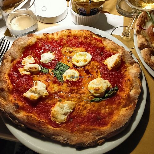 Vegan margherita at Mascalzone Chalet Senigallia in Marche