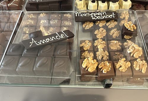 marsepein walnoot & amandel  at Olala Chocola in Zuid-holland