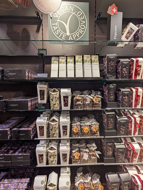  at Läderach in Geneve