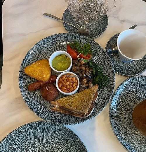 Vegan breakfast: avocado, basil oil, chilli oil, tomato, mushroom, spinach, hush brown, beans, bread (white/brown/sourdough) at The Circle Eatery Bingham in Nottingham
